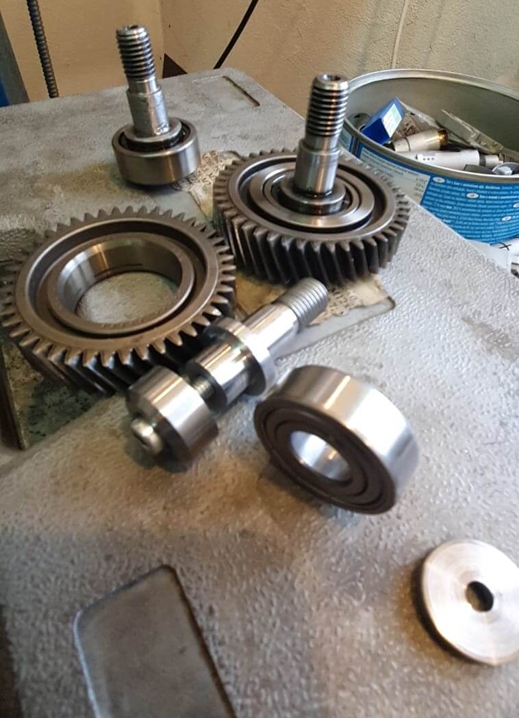 piese comanda strung freza