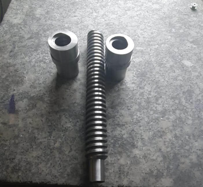 piese la comanda pe strung si freza