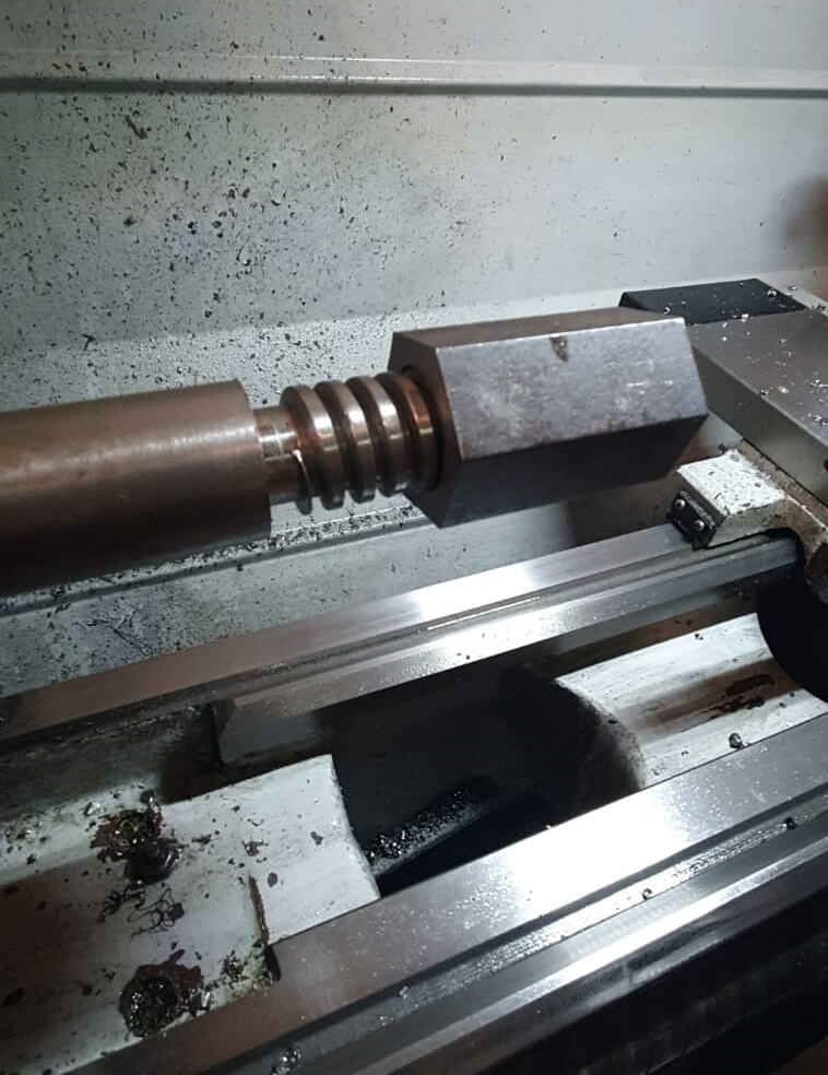 piese la comanda pe strung freza